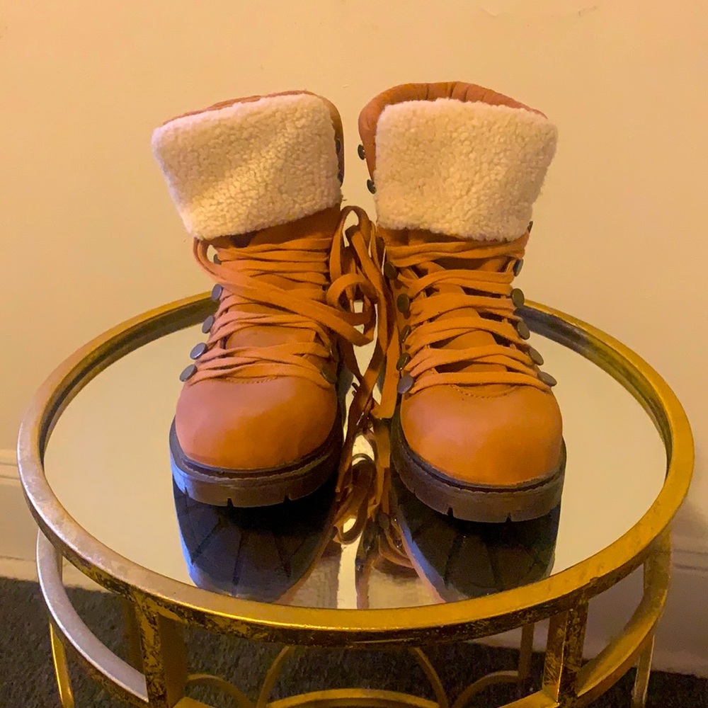 Cute Lace Boots with Fur Tongue